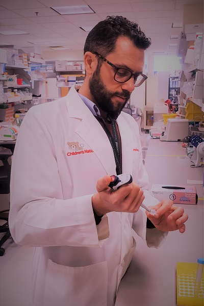 Samuel Rivero-Hinojosa, Ph.D., in a lab.