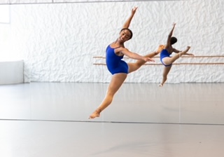 Elise dancing ballet
