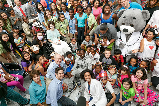 Kevin Hart and Rally Health group shot